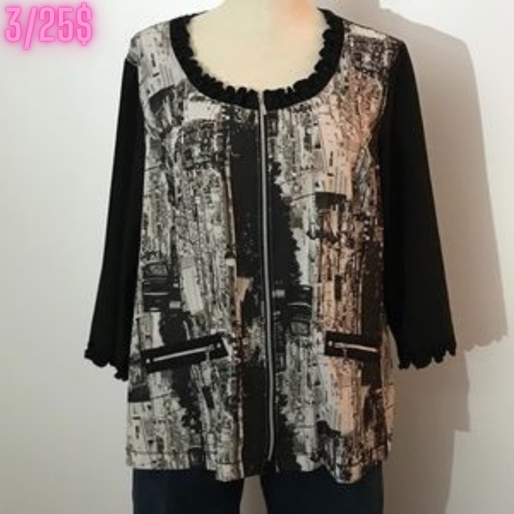 Le Grenier - Black and White City Print Top  - 3/25$